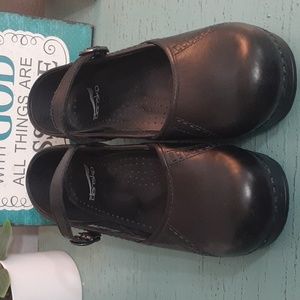 DANSKO SHOES SZ 39